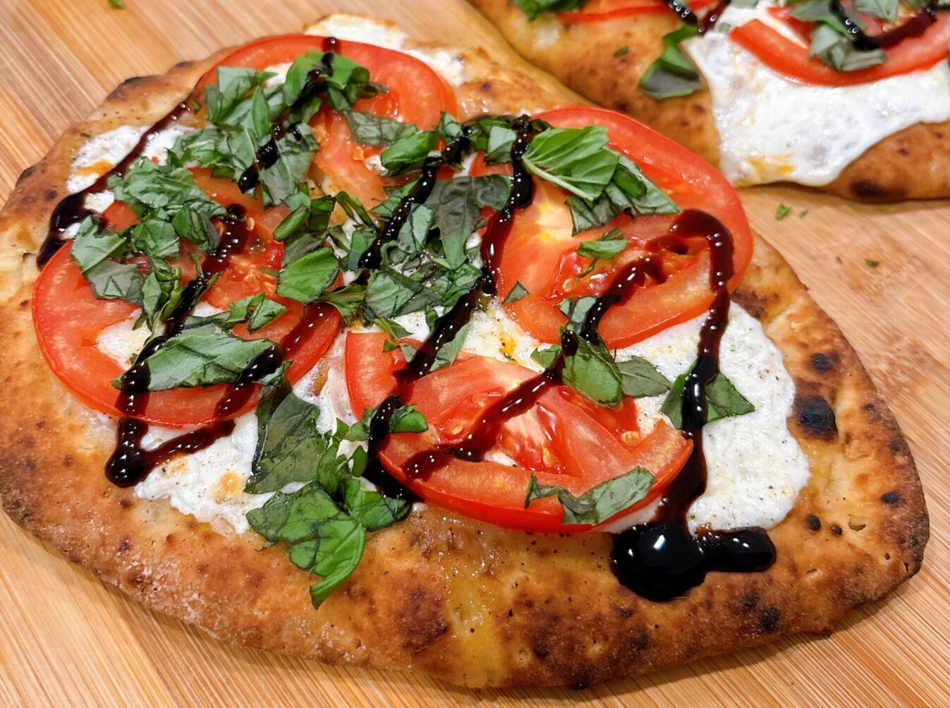 15 Minute Easy Margherita Flatbread Pizza