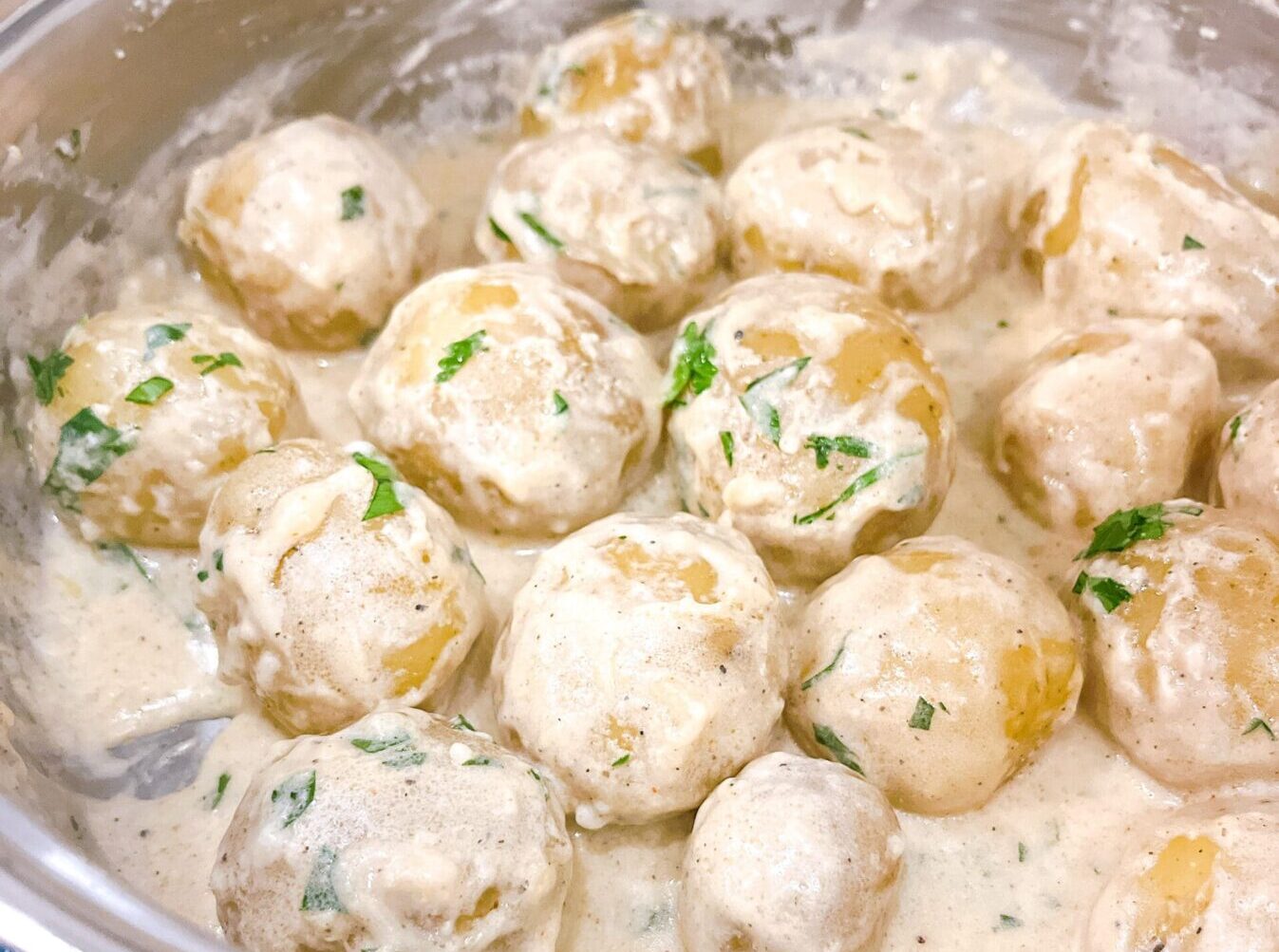 Garlic Parmesan Potatoes in Cream Sauce